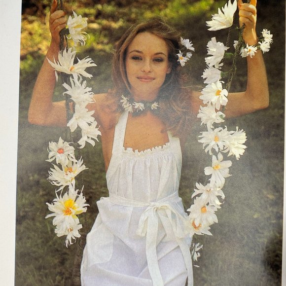 Curated Lot of 4 Vintage Flower/Nature Subject Stack of Books for Shelf/Table - Picture 11 of 14